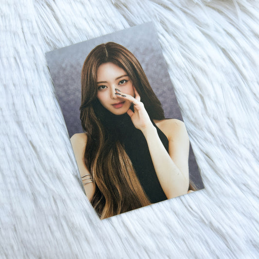 ITZY YUNA - CHESHIRE STANDARD NEON PHOTOCARD